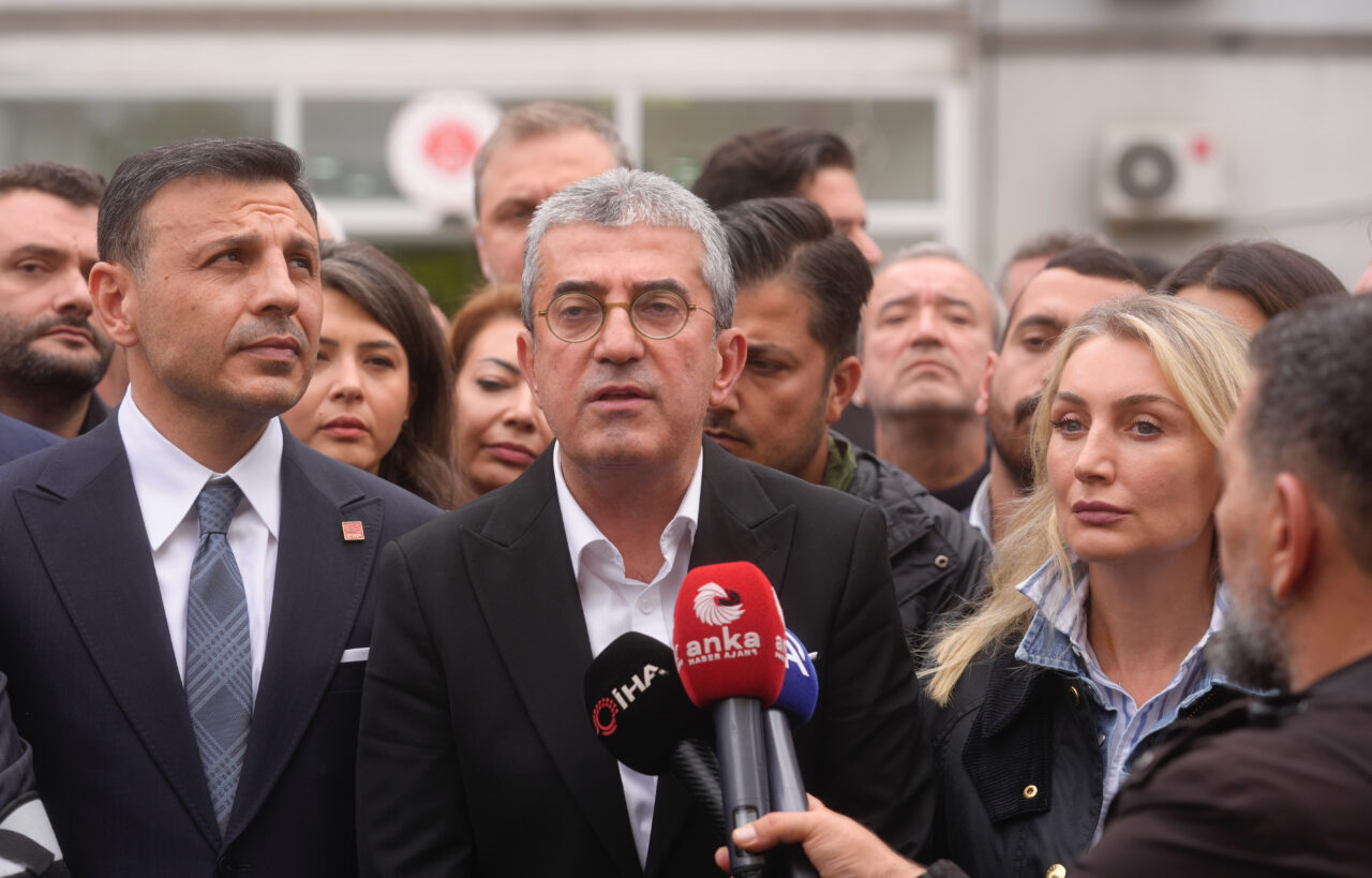 İstanbul Büyükşehir Belediyesine (İBB) yönelik yolsuzluk soruşturması kapsamında tutuklanarak görevden