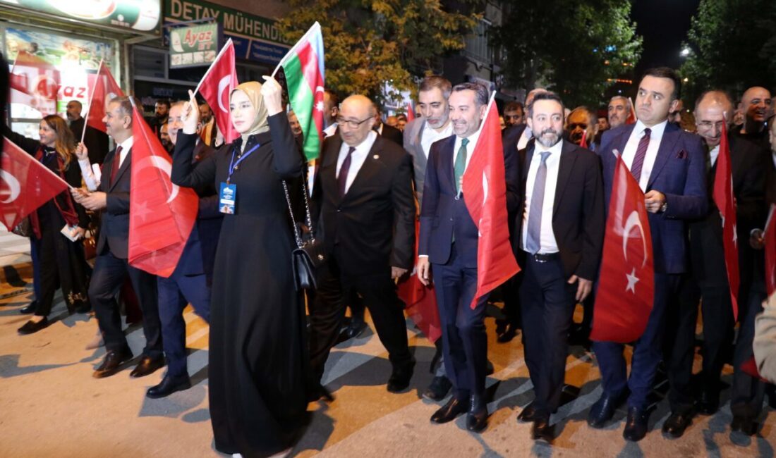 Elazığ'da "28. Uluslararası Hazar Şiir Akşamları" etkinliği Şairler Yürüyüşüyle başladı.