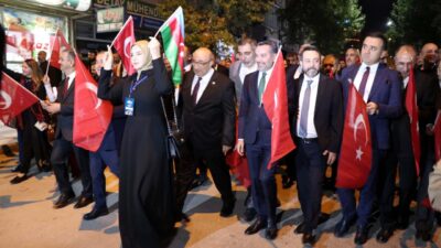 Elazığ'da "28. Uluslararası Hazar Şiir Akşamları" etkinliği Şairler Yürüyüşüyle başladı.