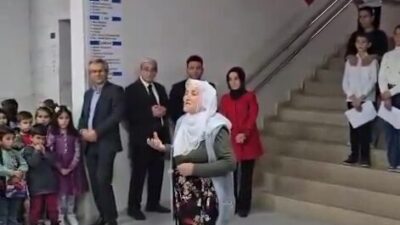  Elazığ'da Türkiye Cumhuriyeti'nin 102. yıl dönümü dolayısıyla bir okulda düzenlenen