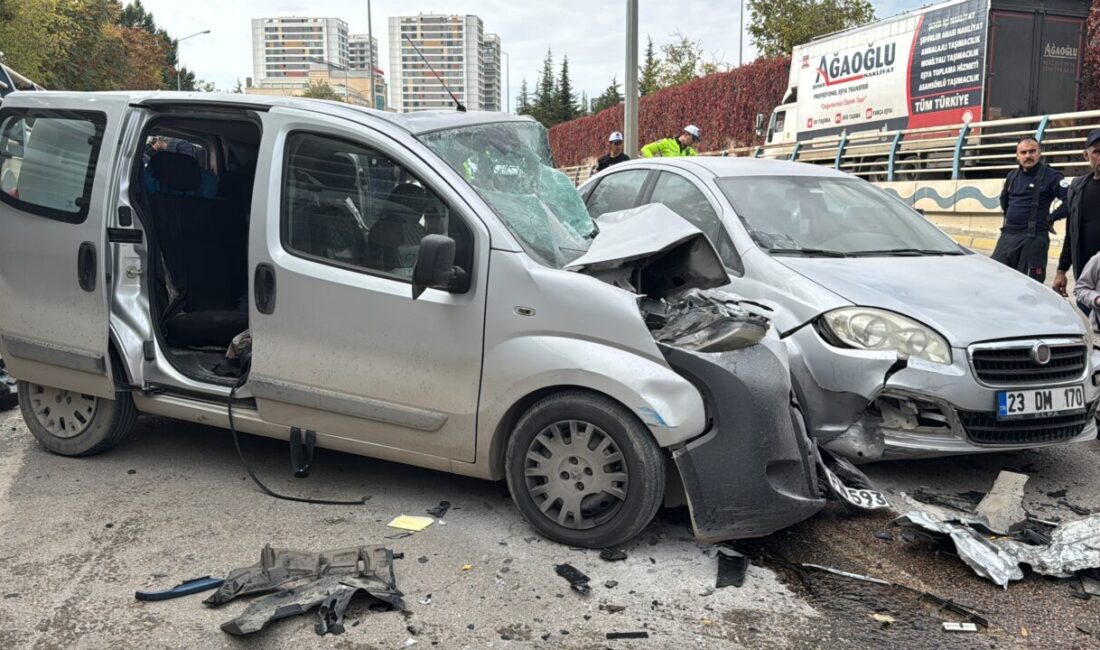 Elazığ'da 3 aracın karıştığı zincirleme trafik kazasında 1'i ağır 5
