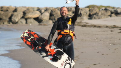 Karadeniz kıyılarının elverişli rüzgar koşulları, Samsun'da kitesurf (uçurtma sörfü) tutkunlarını