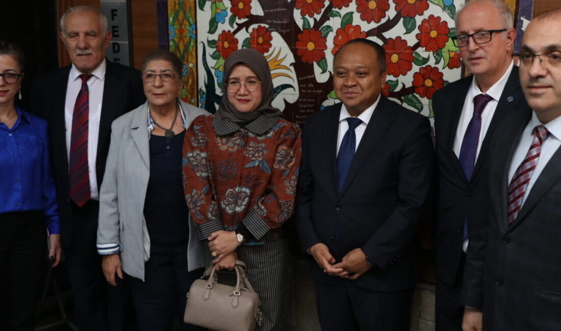 Yalova'da Endonezya yapımı "Tegar" adlı filmin gösterimine katılan Endonezya'nın Ankara