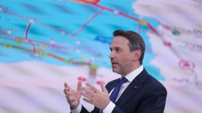 Enerji ve Tabii Kaynaklar Bakanı Alparslan Bayraktar, Diyarbakır'da kaya petrolüyle