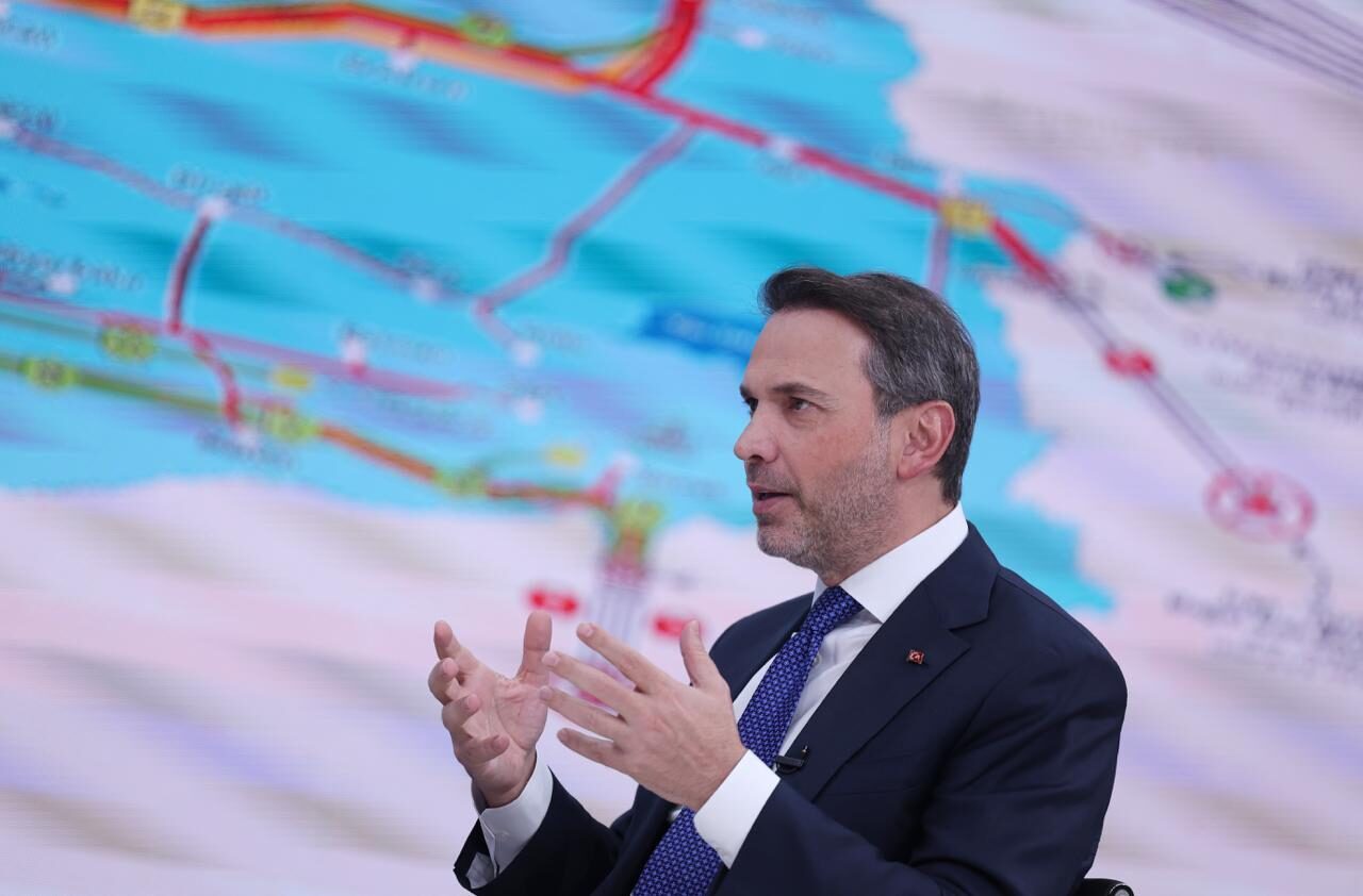 Enerji ve Tabii Kaynaklar Bakanı Alparslan Bayraktar, Diyarbakır'da kaya petrolüyle