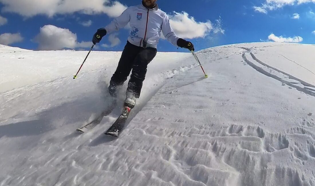 Erzincan'ın Ergan Dağı Kış Sporları ve Doğa Turizm Merkezi'nin zirvesine