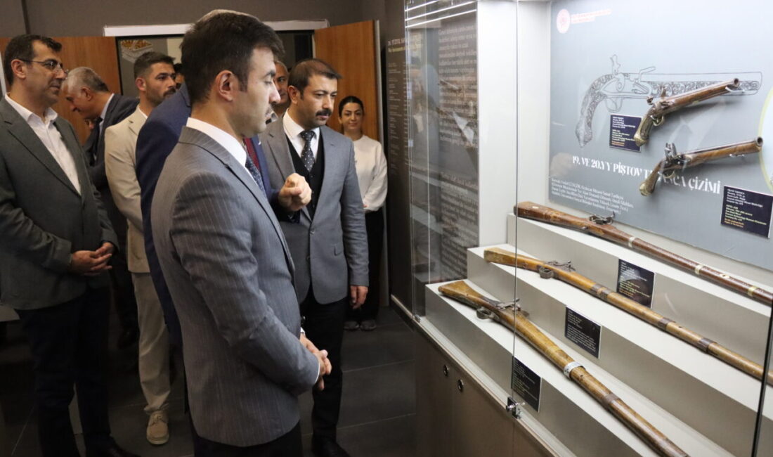 Erzincan'da "Cumhuriyet'in 102. yılında 102 Süreli Sergi Projesi" kapsamında düzenlenen