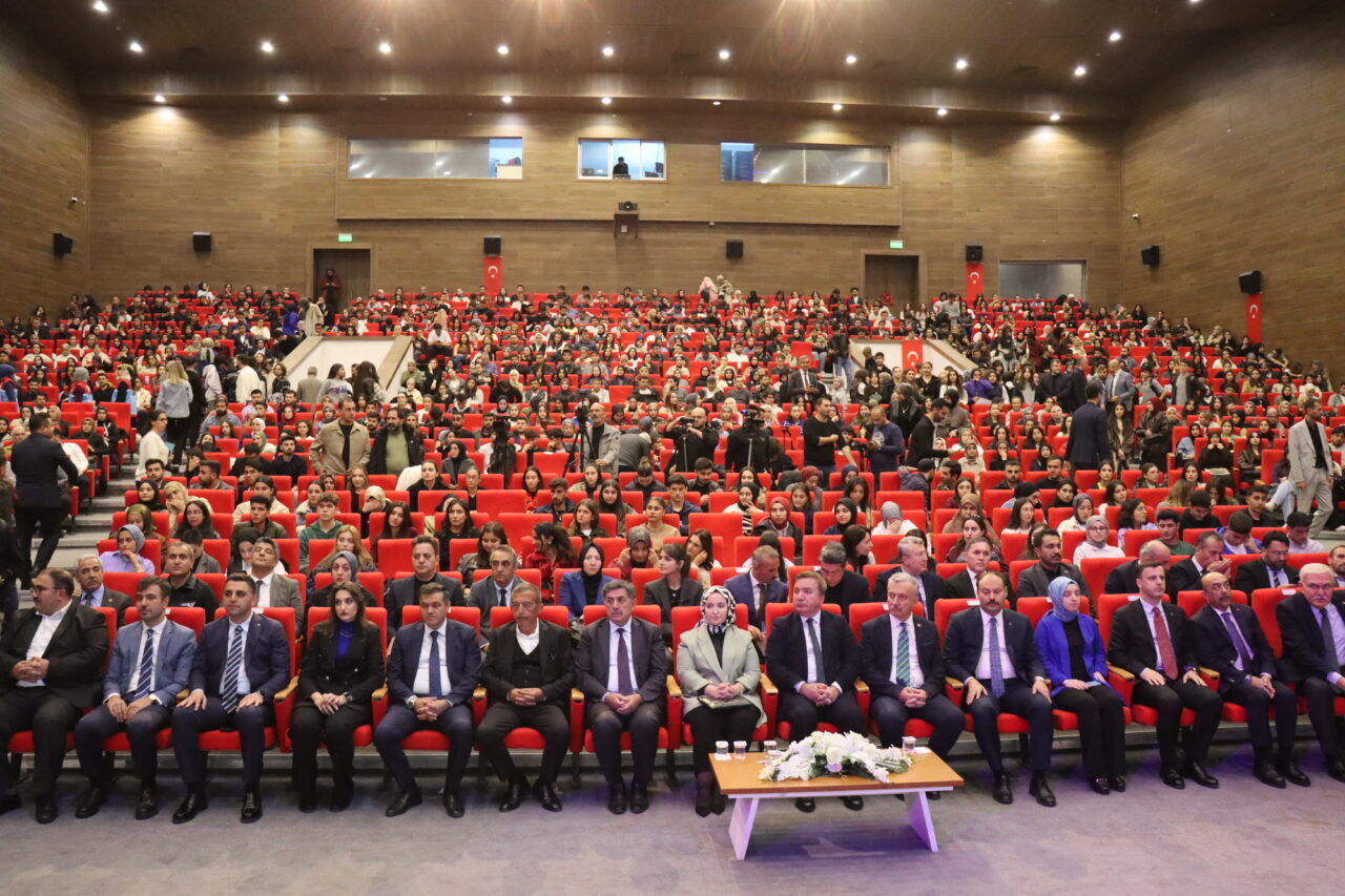 Erzincan'da eğitim gören 2 bin 351 üniversite ve lise öğrencisine