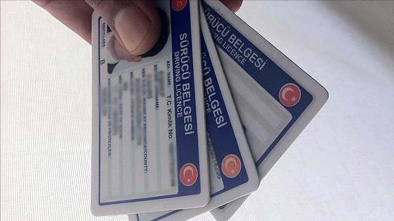  Eski ehliyetlerin yeni tip sürücü belgeleriyle değiştirilmesi için verilen süre