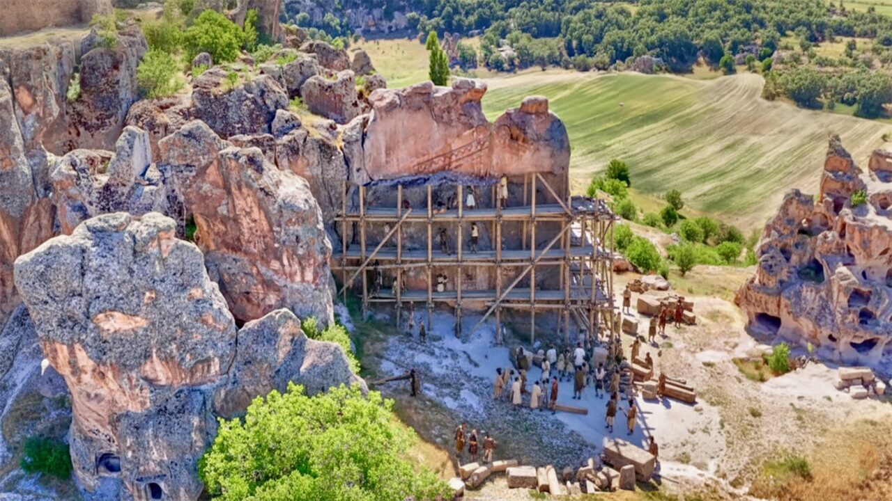 Anadolu Üniversitesi Edebiyat Fakültesi Arkeoloji Bölümü Öğretim Üyesi Prof. Dr.