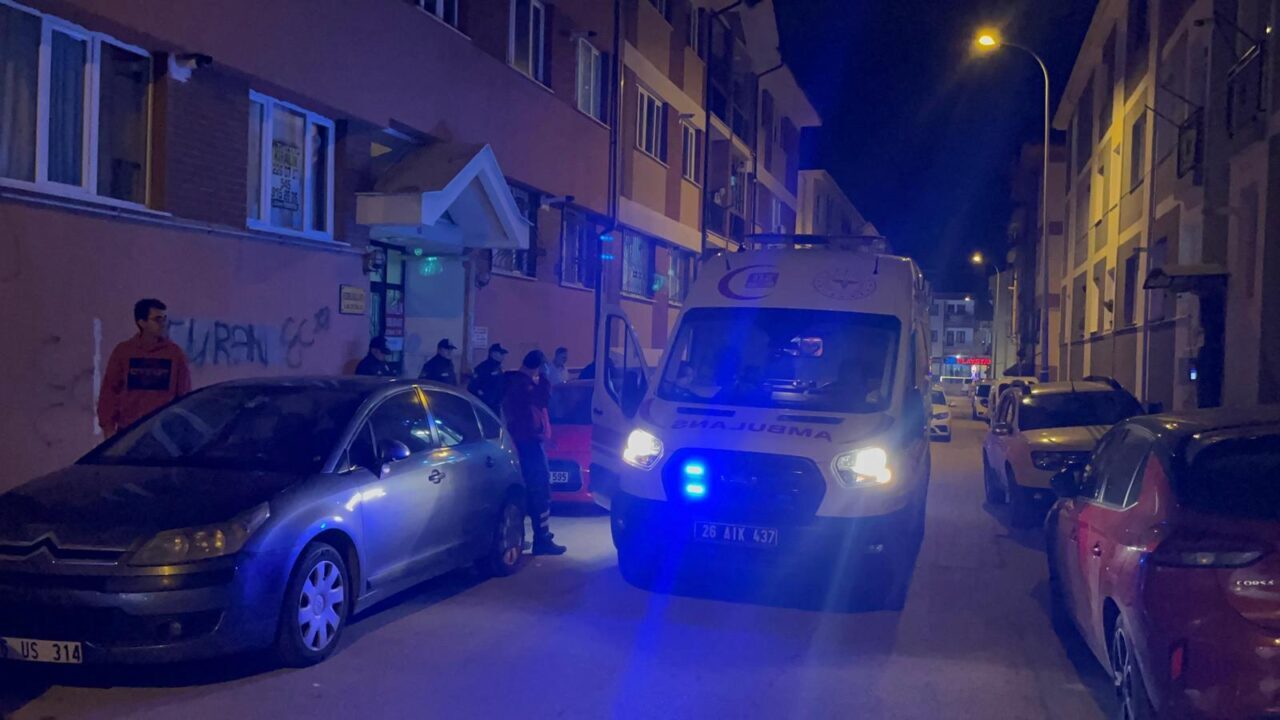 Eskişehir'in Odunpazarı ilçesinde yalnız yaşayan kişi evinde ölü bulundu.