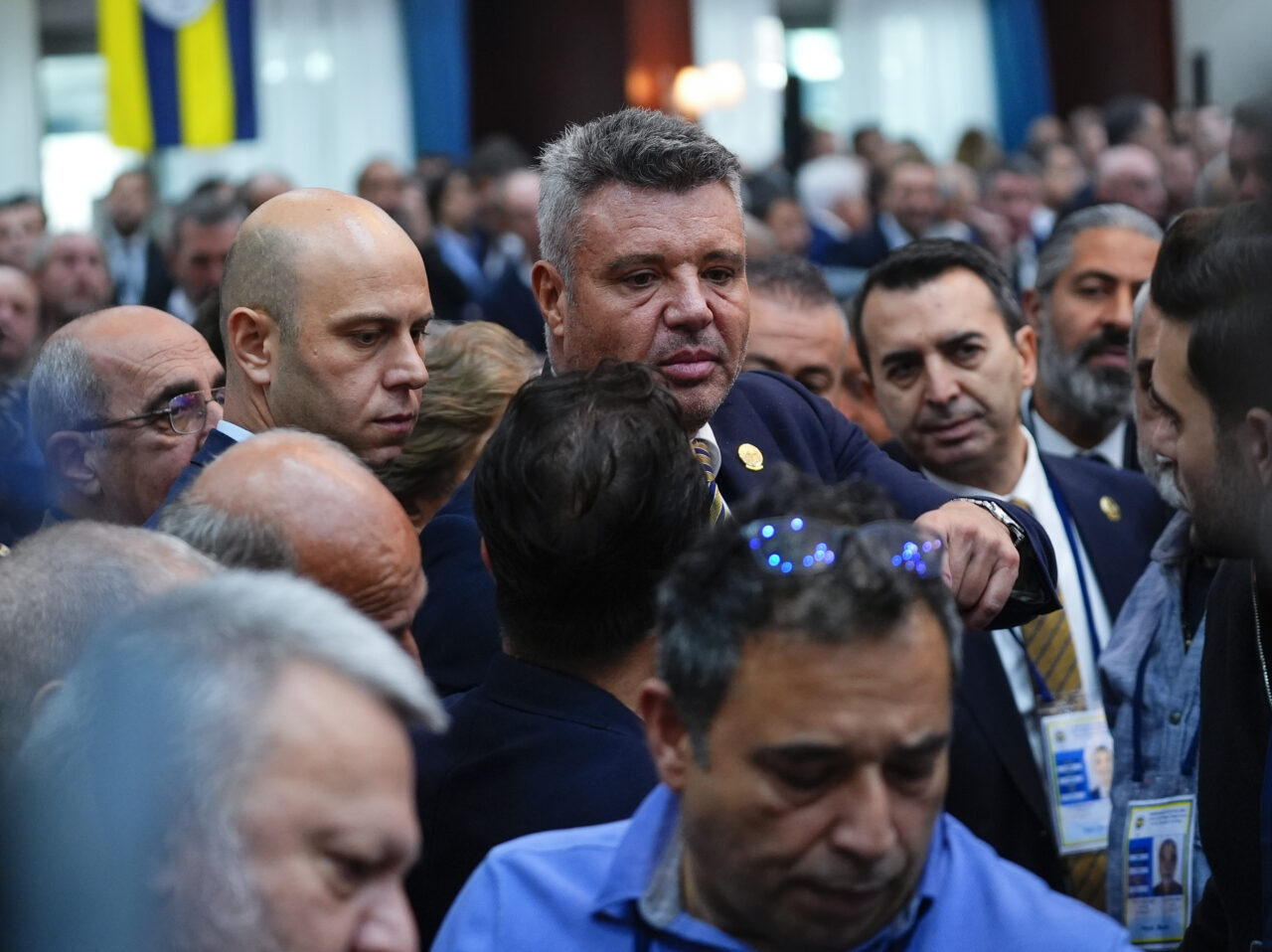 Fenerbahçe Kulübü Yüksek Divan Kurulu toplantısında, eski başkanlardan Aziz Yıldırım