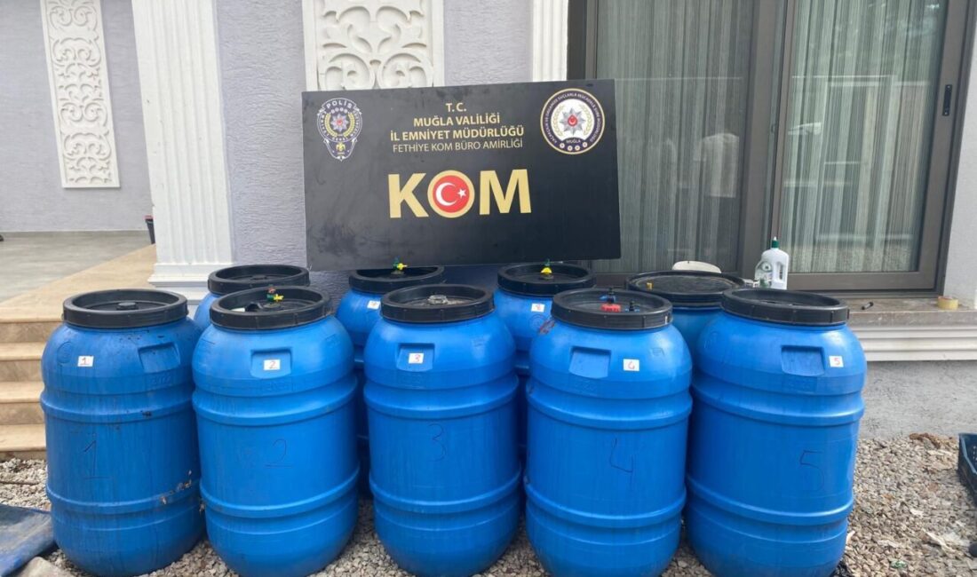 Muğla'nın Fethiye ilçesinde düzenlenen kaçakçılık operasyonunda 1 ton 100 litre
