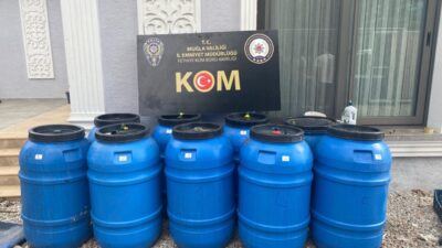 Muğla'nın Fethiye ilçesinde düzenlenen kaçakçılık operasyonunda 1 ton 100 litre