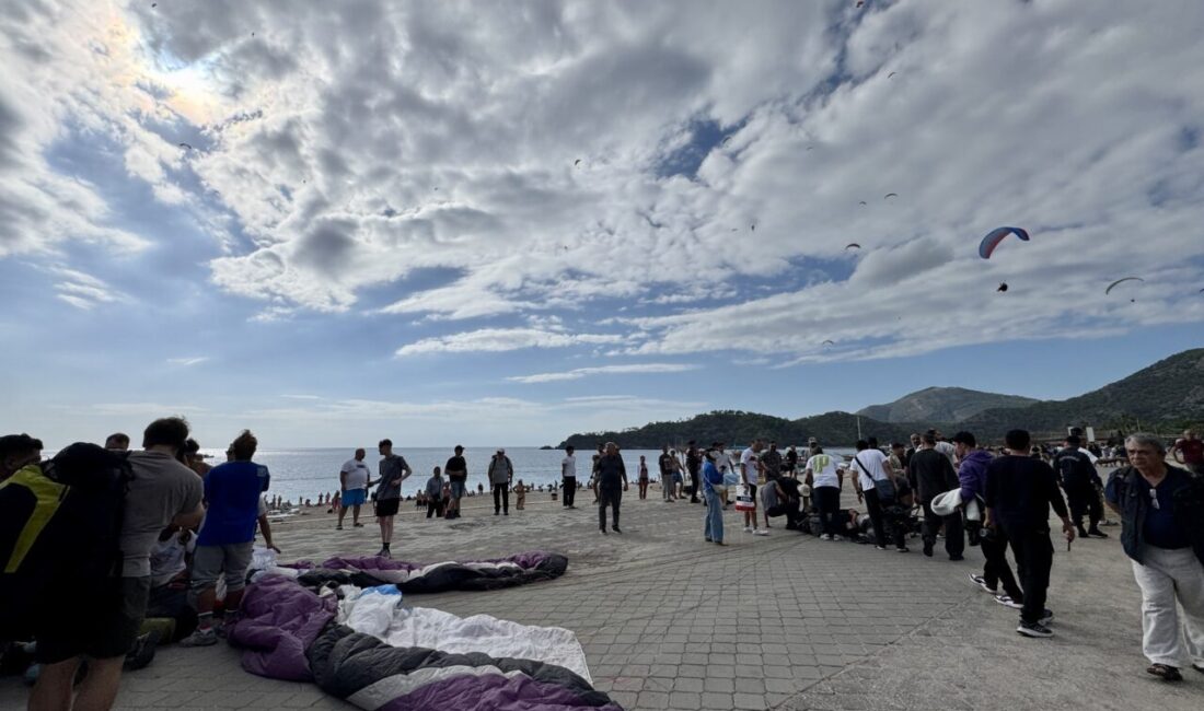  Muğla'nın Fethiye ilçesinde iniş sırasında çarpışan iki yamaç paraşütündeki 3
