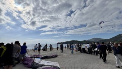  Muğla'nın Fethiye ilçesinde iniş sırasında çarpışan iki yamaç paraşütündeki 3