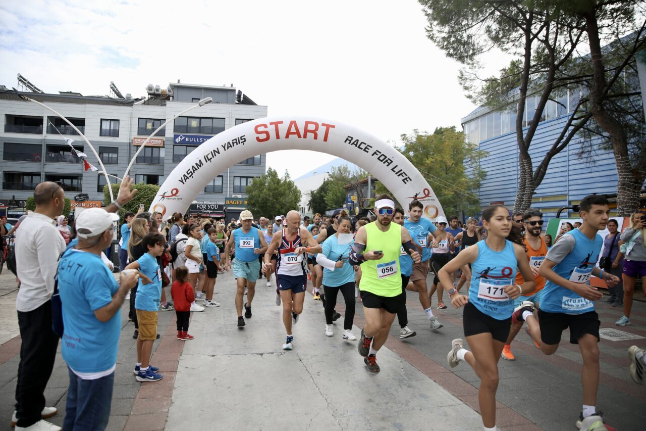 Muğla'nın Fethiye ilçesinde, kanser konusunda farkındalık oluşturmak ve kanser hastalarına