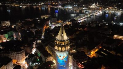 İstanbul'un simge yapılarından Galata Kulesi'ne, "Uluslararası Sıfır Atık Forumu" kapsamında