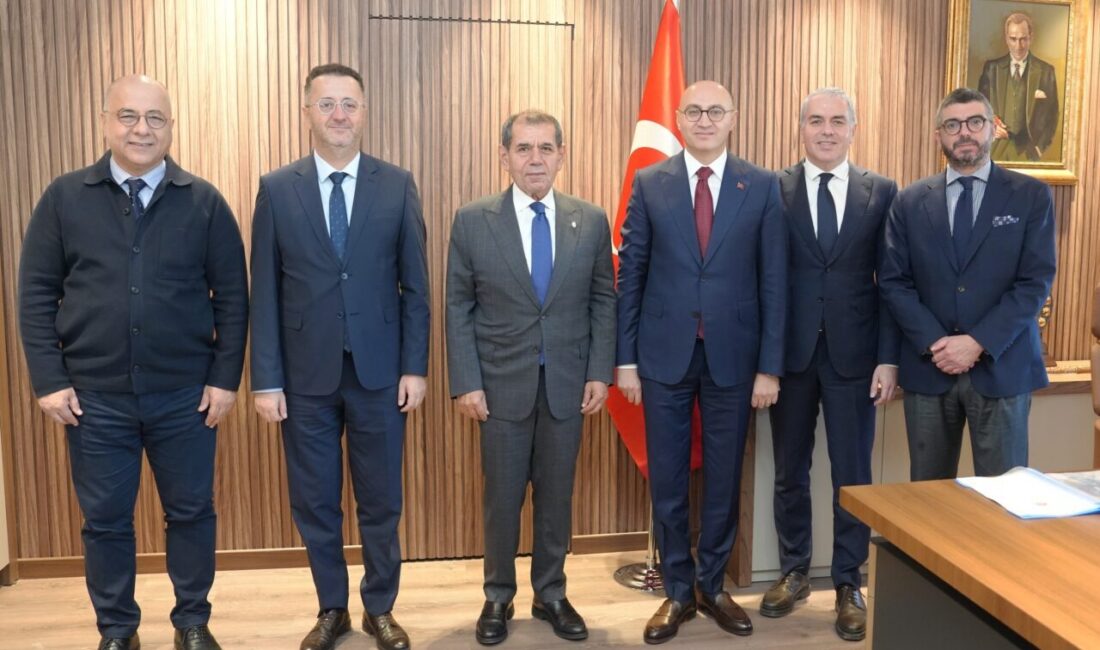  Galatasaray Kulübü Başkanı Dursun Özbek ve Yönetim Kurulu Üyesi Bora