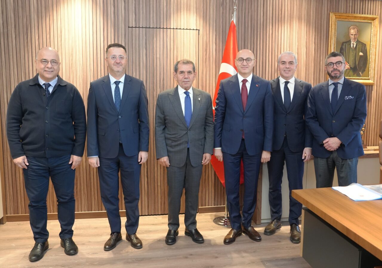  Galatasaray Kulübü Başkanı Dursun Özbek ve Yönetim Kurulu Üyesi Bora