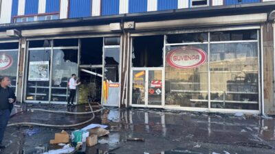  Gaziantep'te bir iş yerinde çıkan yangın itfaiye ekiplerinin müdahalesiyle söndürüldü.