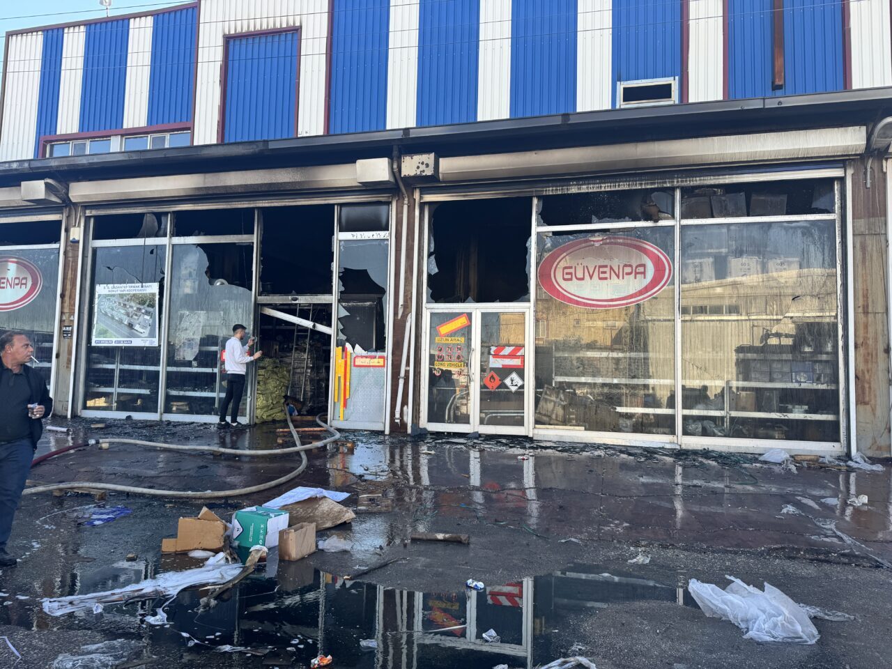  Gaziantep'te bir iş yerinde çıkan yangın itfaiye ekiplerinin müdahalesiyle söndürüldü.