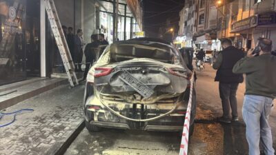Gaziantep'in merkez Şehitkamil ilçesinde, park halinde bulunan otomobildeki piknik tüpünün
