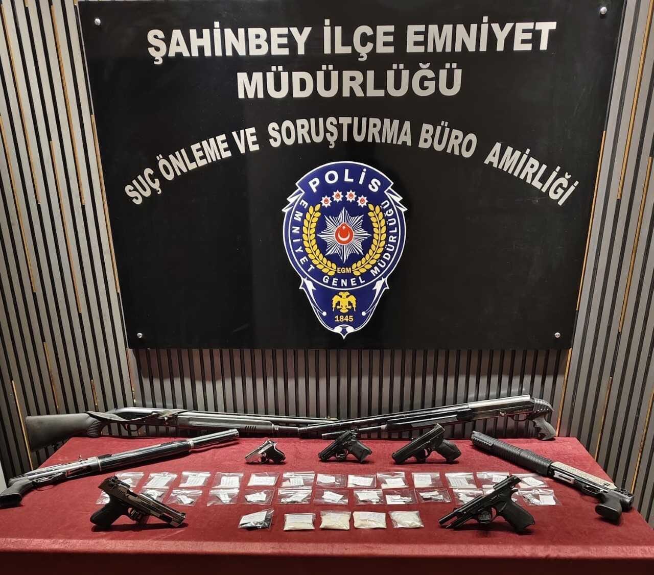  Gaziantep'te düzenlenen uyuşturucu operasyonunda biri aranan hükümlü 4 kişi gözaltına