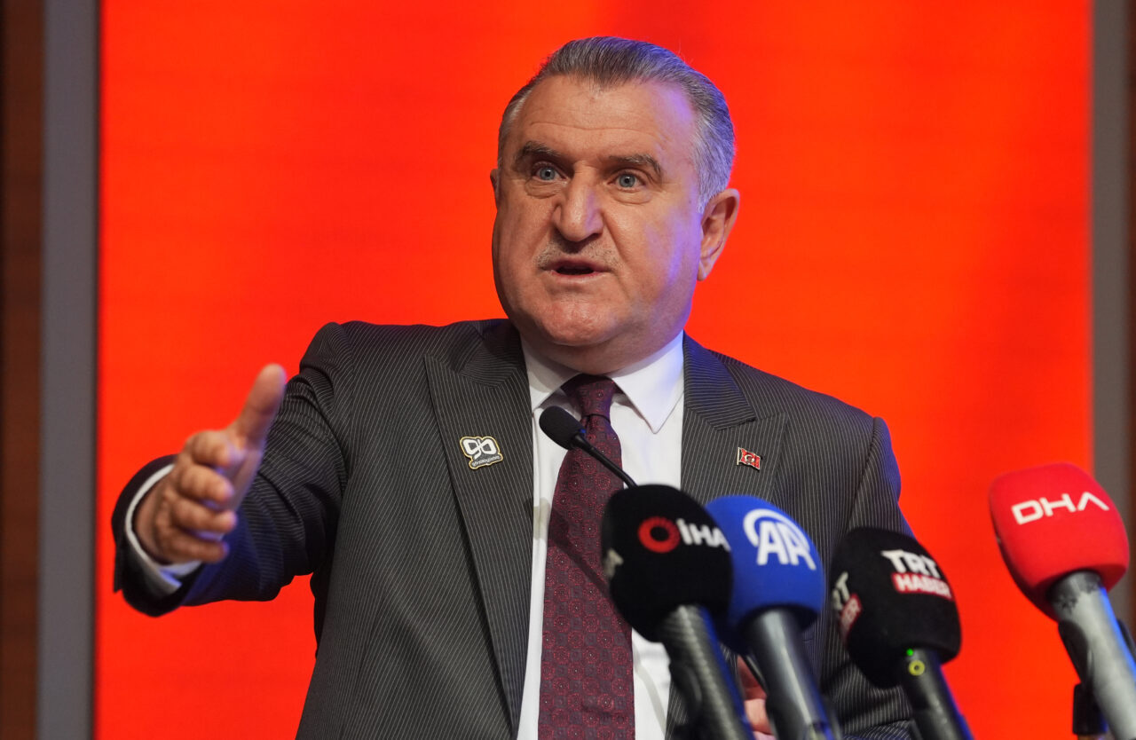 Gençlik ve Spor Bakanı Osman Aşkın Bak, GönüllüyüzBİZ platformuna üye