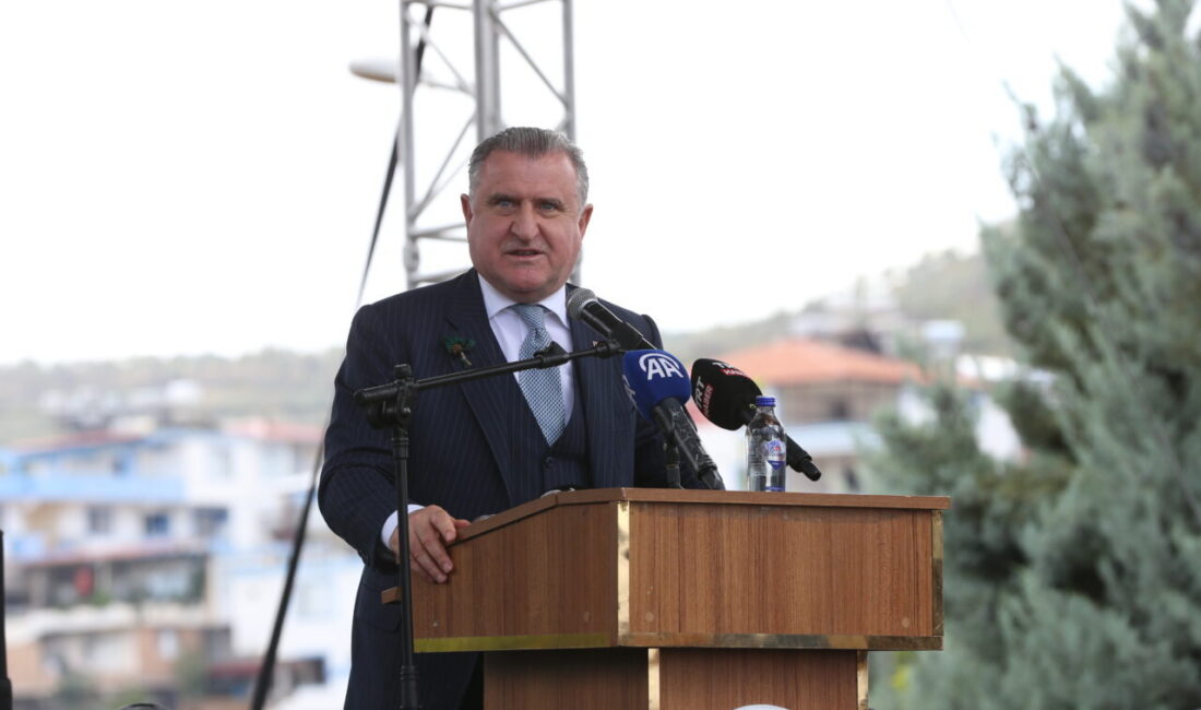  Gençlik ve Spor Bakanı Osman Aşkın Bak, "Bazıları gibi deprem