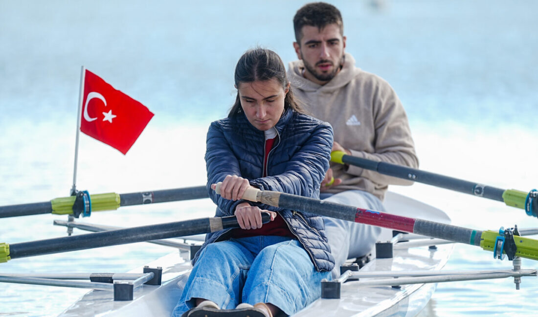 Marka Şehir Ankara Derneği (MARŞAD) koordinasyonunda görme yetersizliği olan gençler,