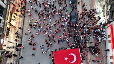 Hatay'ın Dörtyol ilçesinde anaokulu öğrencileri "Beyler, yarın Cumhuriyet'i ilan ediyoruz"