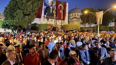 Hatay'ın Dörtyol ilçesinde Cumhuriyet'in 102. yıl dönümü dolayısıyla 400 metre