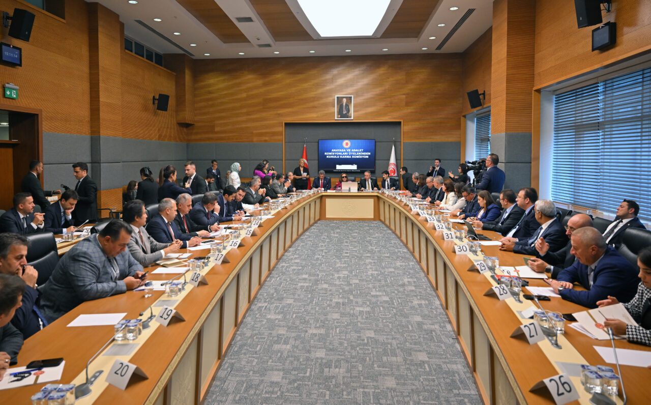 TBMM Anayasa ve Adalet komisyonları üyelerinden kurulu Karma Komisyon, Genel