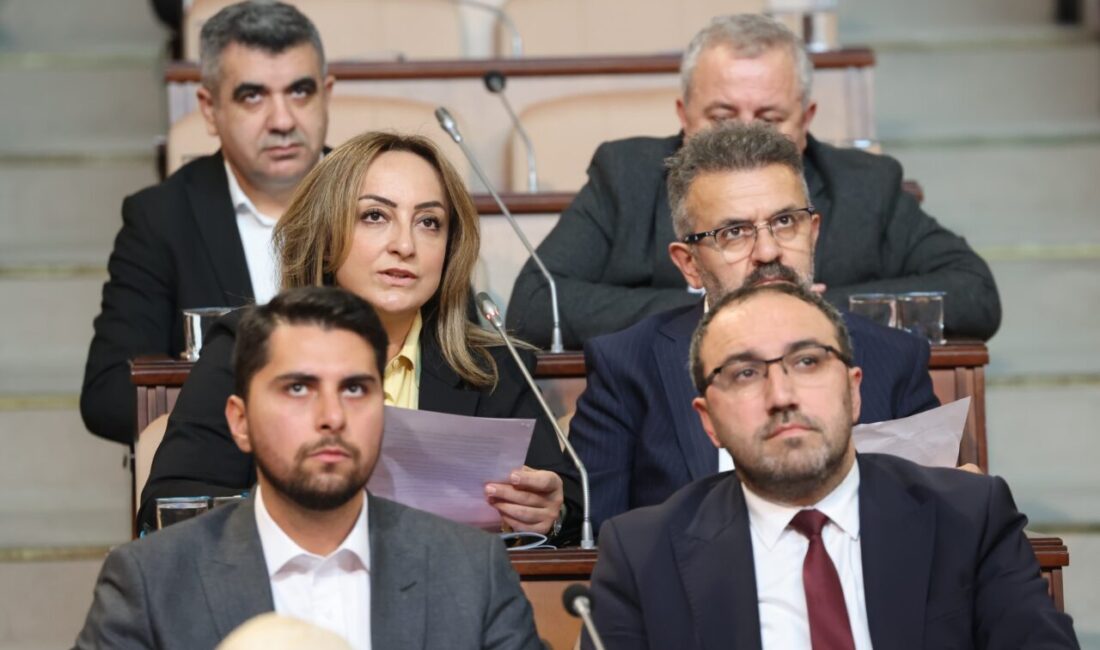 İstanbul Büyükşehir Belediye (İBB) Meclisinde, toplu taşıma duraklarındaki arızalı asansör