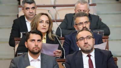 İstanbul Büyükşehir Belediye (İBB) Meclisinde, toplu taşıma duraklarındaki arızalı asansör