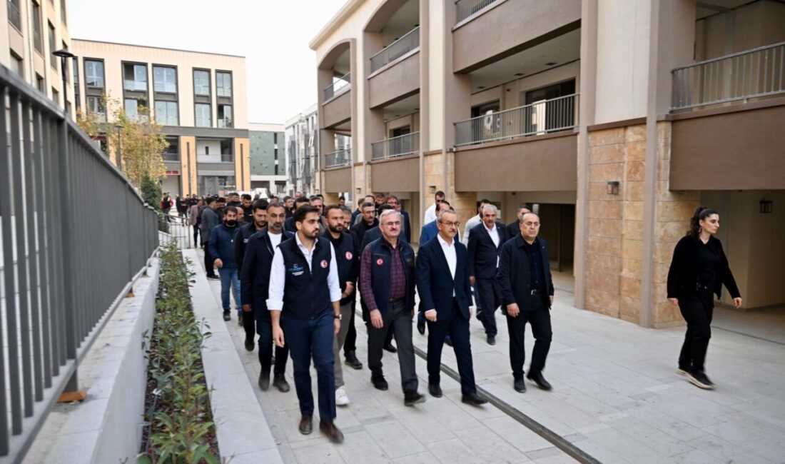 İçişleri Bakan Yardımcısı Münir Karaloğlu, Malatya'da deprem konutları ile rezerv