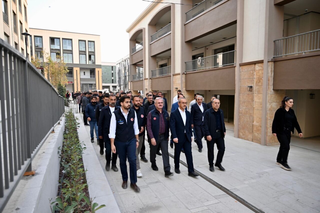 İçişleri Bakan Yardımcısı Münir Karaloğlu, Malatya'da deprem konutları ile rezerv