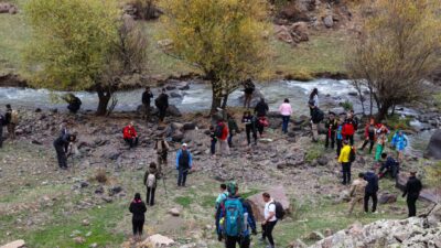 Iğdır'da Cumhuriyet'in ilanının 102. yılı dolayısıyla Üçkaya Vadisi'nde 102 kişinin