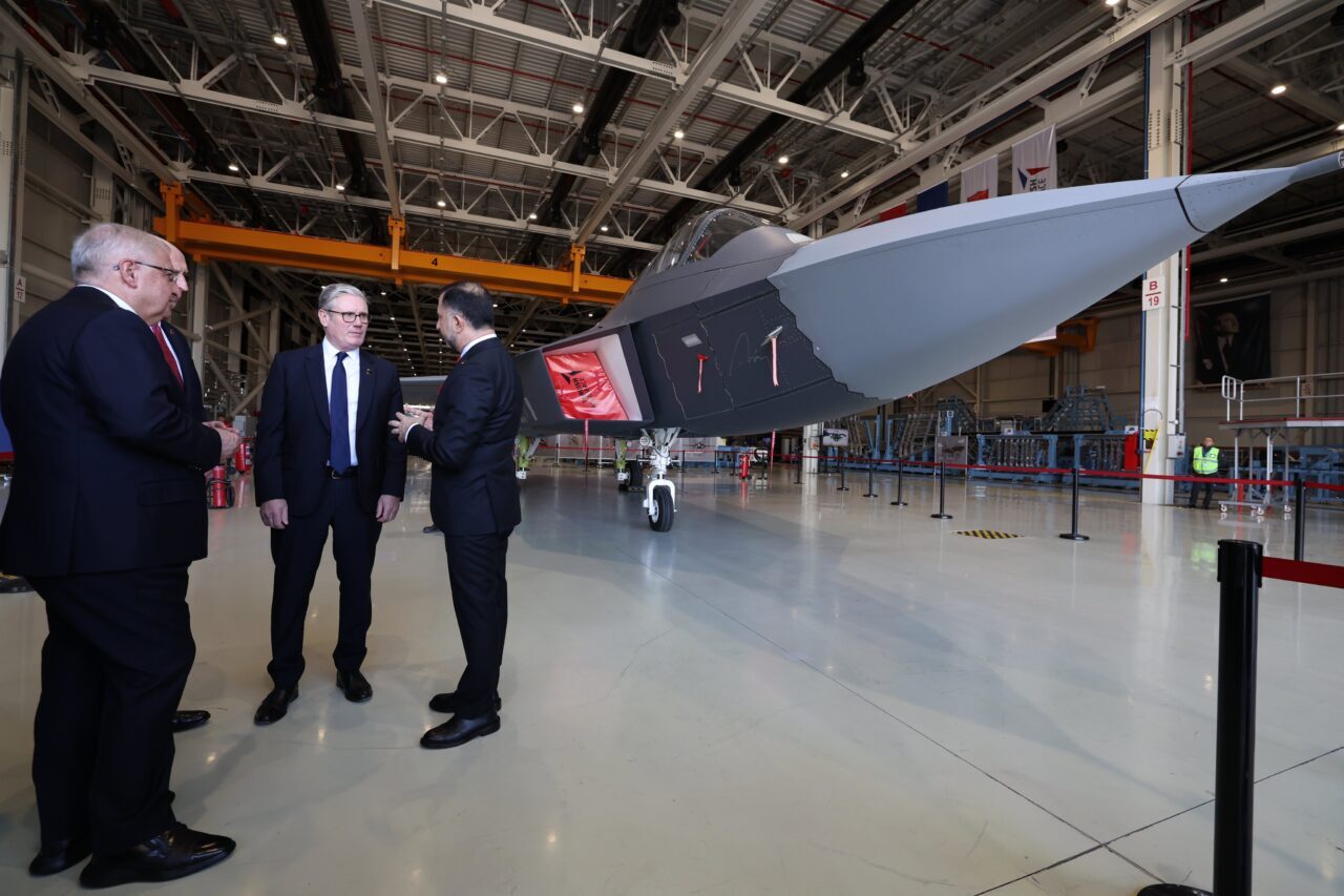  Türkiye'de bulunan İngiltere Başbakanı Keir Starmer, Türk Havacılık ve Uzay