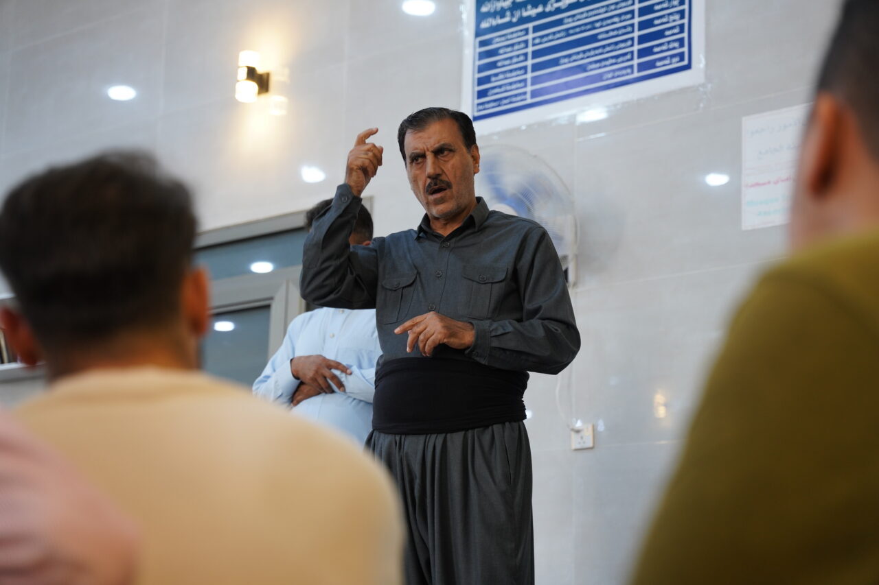  Irak’ın Süleymaniye kentinin Kelar ilçesinde, Cuma hutbelerinin işitme engellilere ulaşması