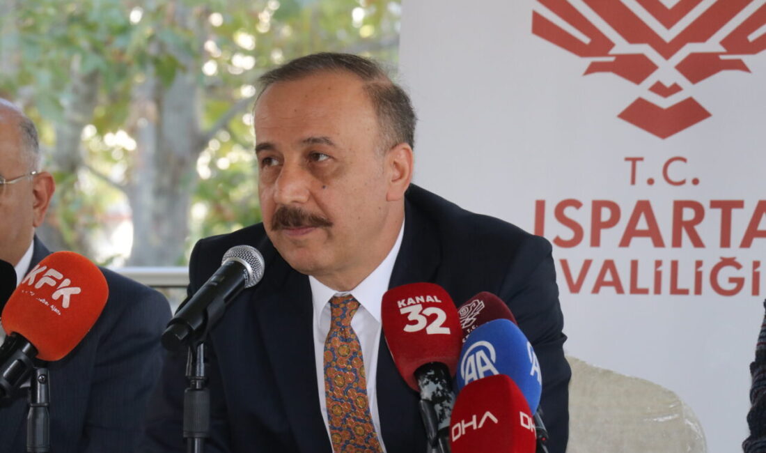 Isparta Valisi Abdullah Erin, kentte sahipsiz kedilerin büyü yapmak için