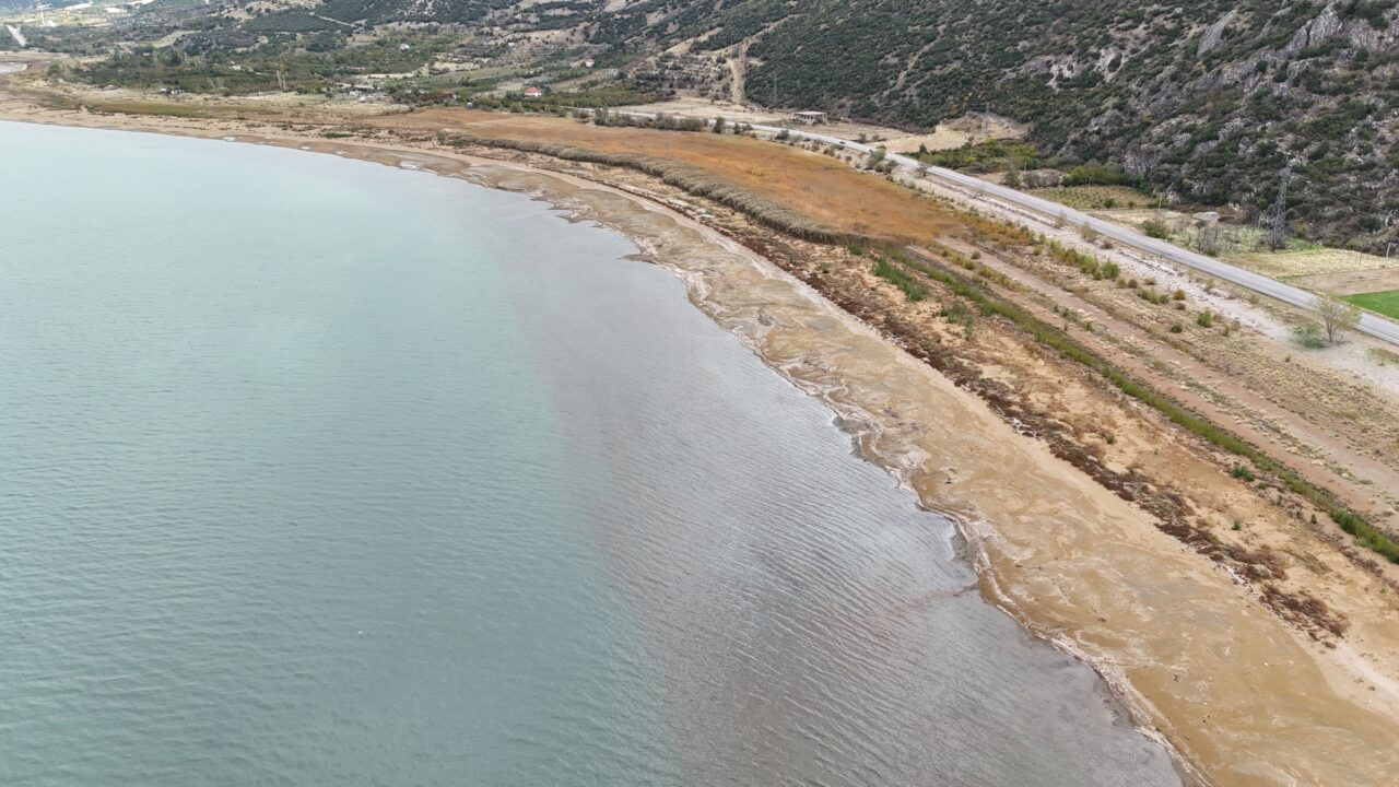 Isparta'nın Eğirdir, Gelendost, Yalvaç ve Senirkent ilçelerine kıyısı olan ve