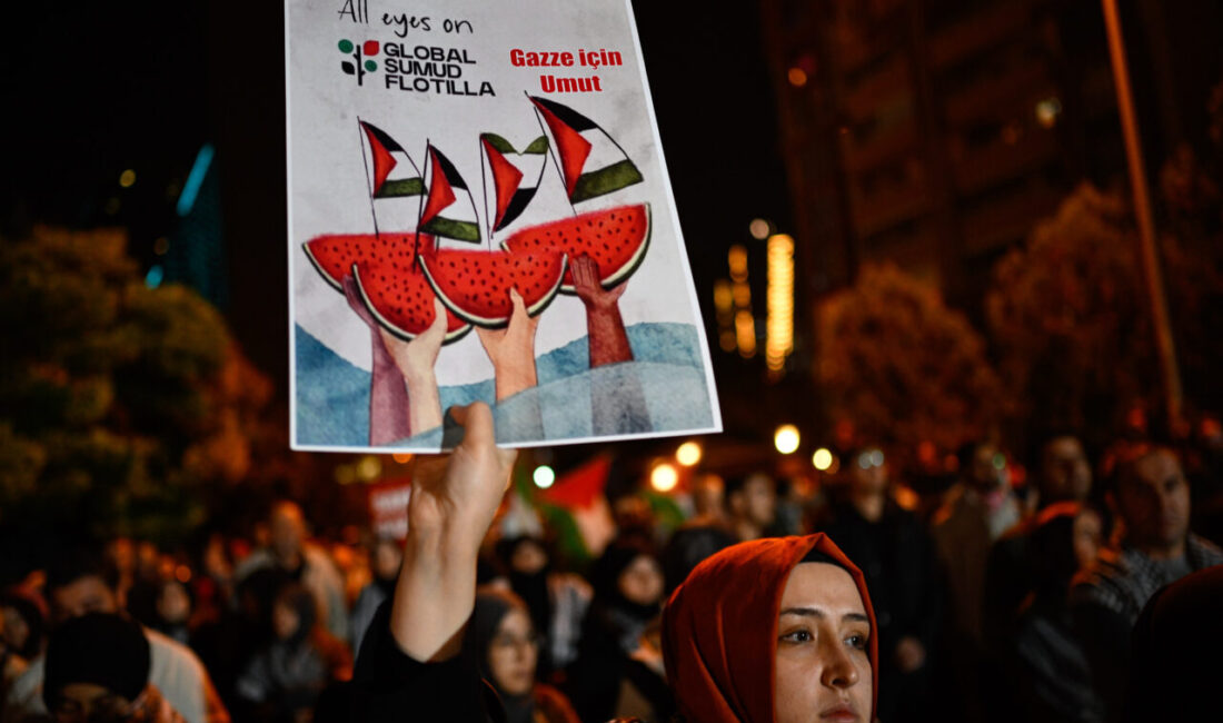  İsrail'in, insani yardım ulaştırmak için Gazze'ye yol alan Küresel Sumud