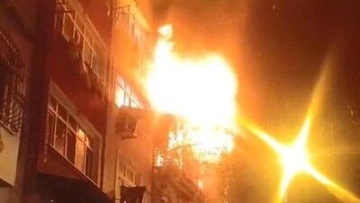 İstanbul’un Beyoğlu ilçesinde kız isteme töreni sırasında atılan havai fişekler