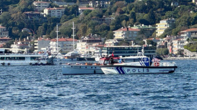 İstanbul Boğazı'nda tekne ile çarpışan kanodaki 4 kişi, deniz polisi