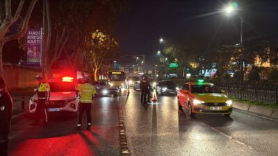 İstanbul'da polis ekipleri, kent genelinde asayişin sağlanması amacıyla "huzur" uygulaması