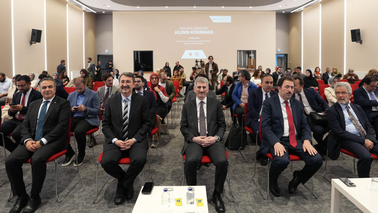 İbn Haldun Üniversitesi ve Anayasa Mahkemesi işbirliğinde İstanbul'da "Anayasal Çerçevede