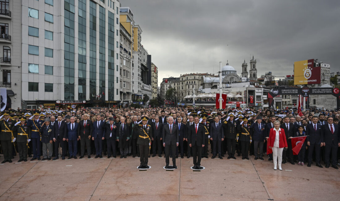  İstanbul Valiliğince, Türkiye Cumhuriyeti'nin 102'nci kuruluş yıl dönümü ve 29