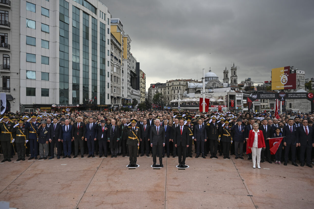  İstanbul Valiliğince, Türkiye Cumhuriyeti'nin 102'nci kuruluş yıl dönümü ve 29